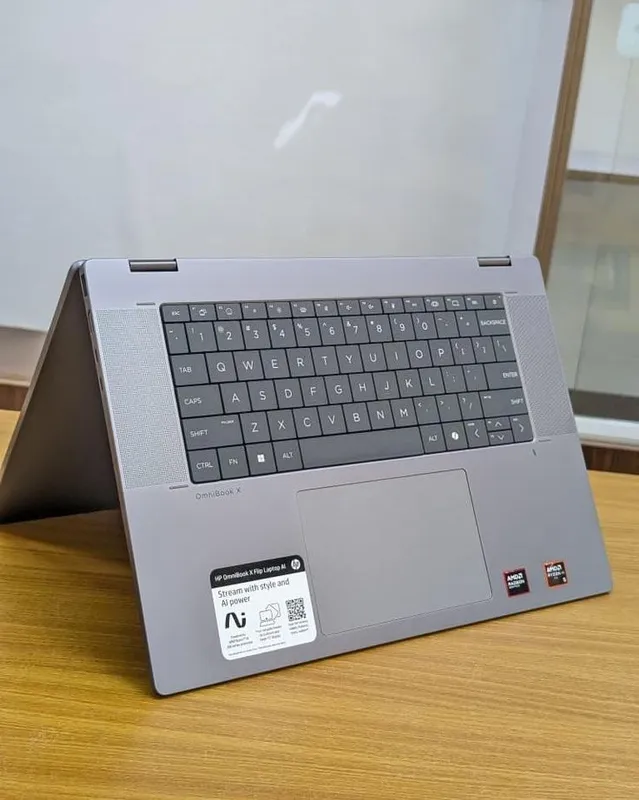 HP OmniBook X Flip AI 2