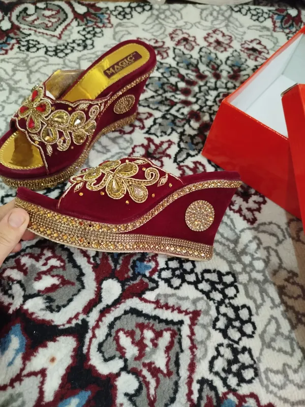 kelinlar, qizlar oyoq kiyimi