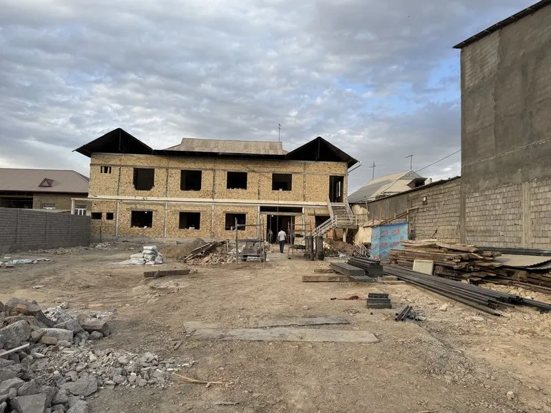 Нежилой комплекс под клинику вдол дороги