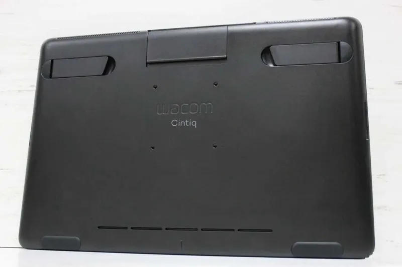 Графические планшеты WACOM Cintiq 16 (DTK1660K0B) 4 Графические планшеты WACOM Cintiq 16 (DTK1660K0B) 4