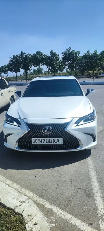 Автомобиль Lexus ES350 — фото 4