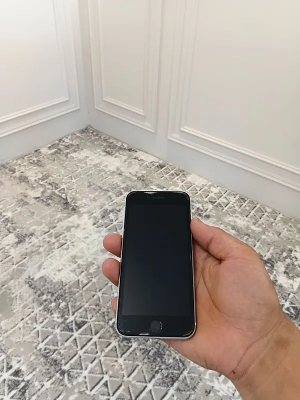 Iphone se 2020, ochilmagan 1 Iphone se 2020, ochilmagan 1