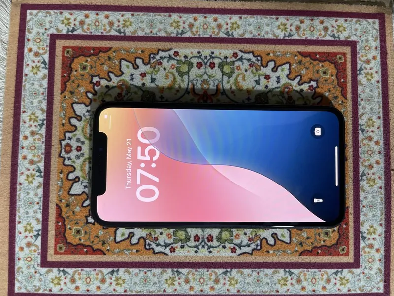Iphoen Xs srochna sotiladi