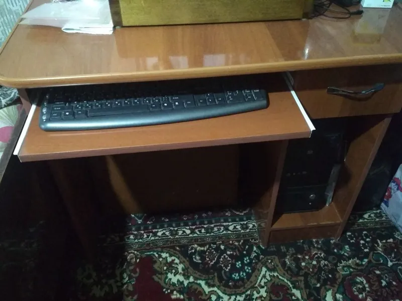 компьютер учун стол сотилади