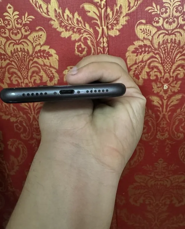 iPhone 11 64/73 4 iPhone 11 64/73 4