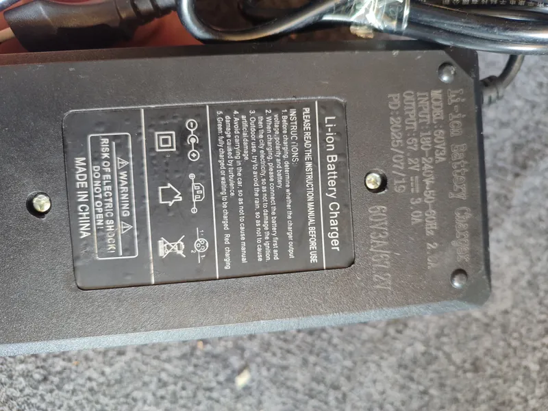 Elektro velik zaryarkasi sotiladi srochni — фото 2