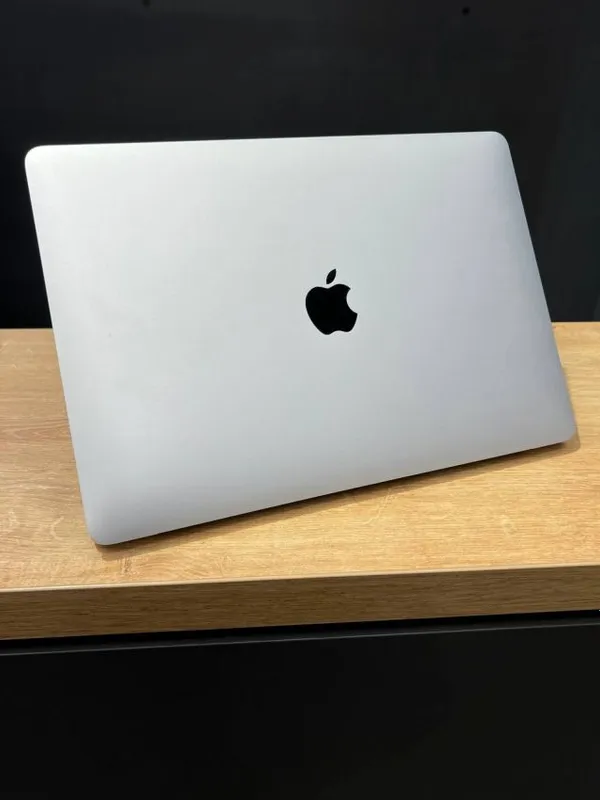Apple MacBook Pro 13 M2 8/512 silver noutbuki sotiladi 3
