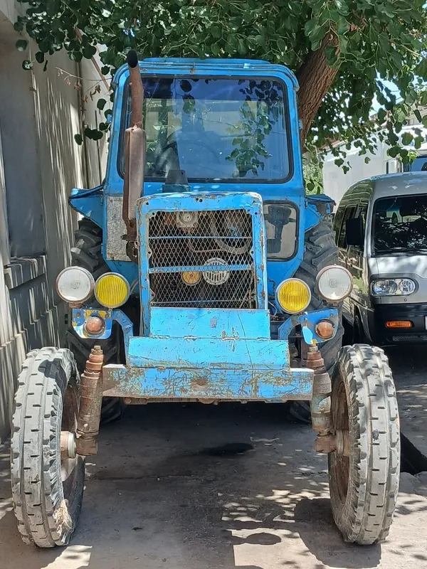 Traktor sotiladi
