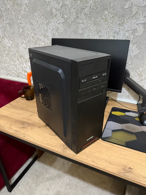Stol kompyuteri PC 1