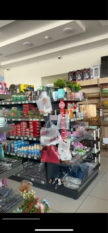 Stellyajlar,turli xolodilniklar,2 ta kassa aparat sotiladi(stoli bn 4 Stellyajlar,turli xolodilniklar,2 ta kassa aparat sotiladi(stoli bn 4