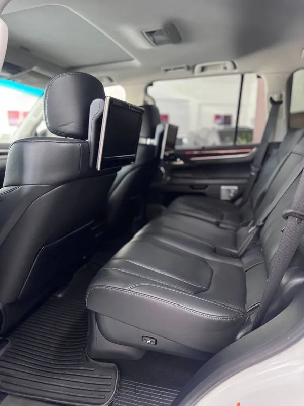 Lexus LX 570 Sport Plus 7 Lexus LX 570 Sport Plus 7