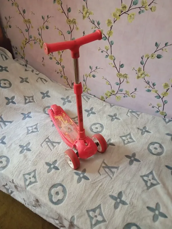 Продам Детский самокат 1