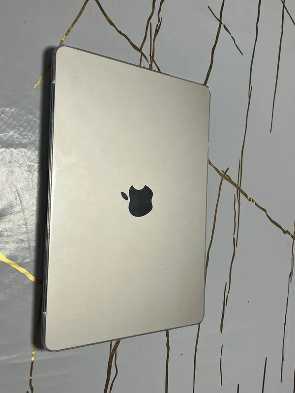 Macbook Air M2 100%