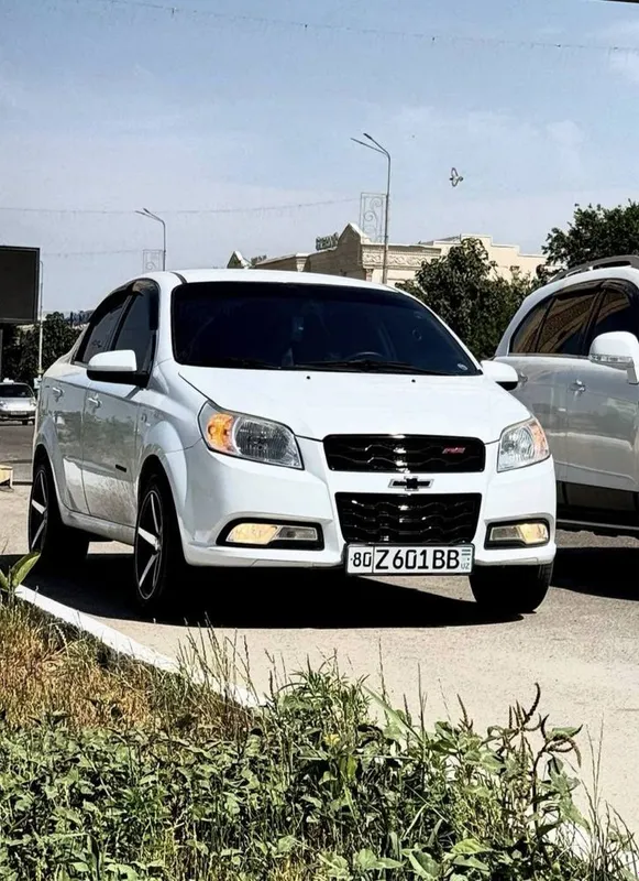 Nexia Ravon R3 sotiladi