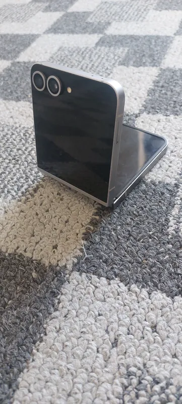 Samsung Galaxy Z Flip6