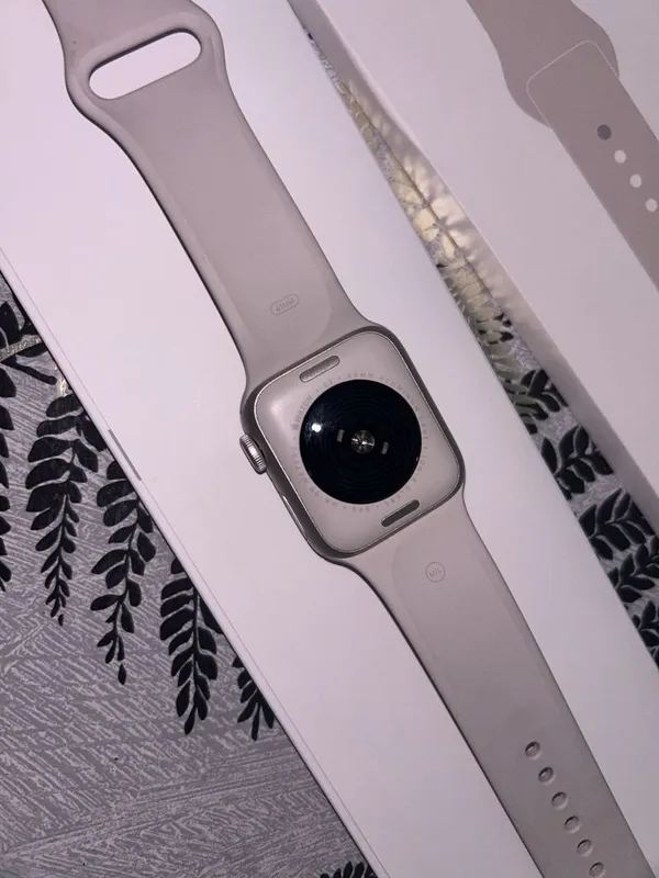 Iwatch se 2 gen 40 mm starlight aluminum case — фото 4