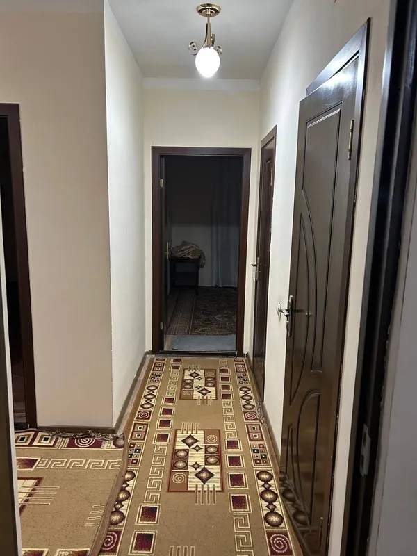 Sergeli 5 a  1 qavat yoʻlni yuzida 3 xona sotiladi 7