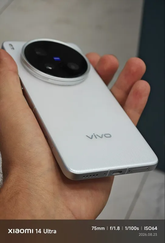 Vivo X200 Ultra 16/512 100% Yomkst 3 Vivo X200 Ultra 16/512 100% Yomkst 3