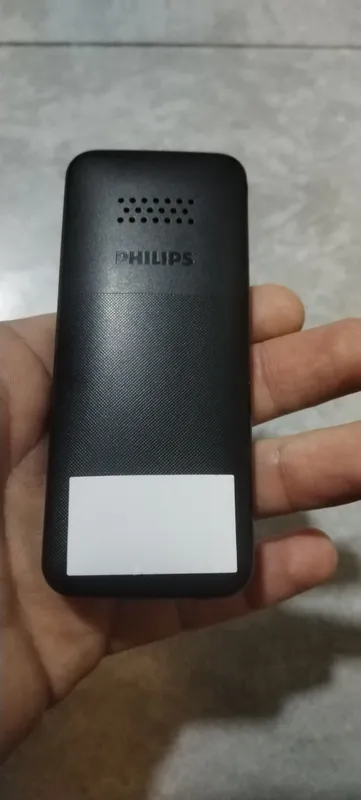 Philips E106 uyali telefoni 2