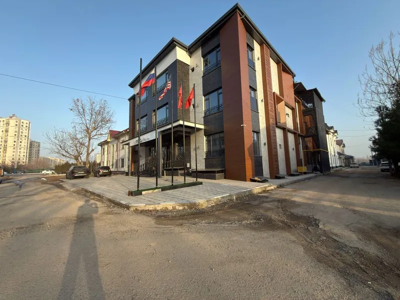 Продажа новой гостиницы у дороги 6 соток 2225м2 ориентир Хайт-Таун — фото 1 Продажа новой гостиницы у дороги 6 соток 2225м2 ориентир Хайт-Таун — фото 1