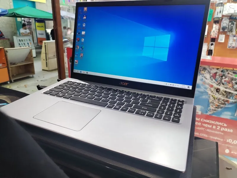 Noubook sotiladi Acer