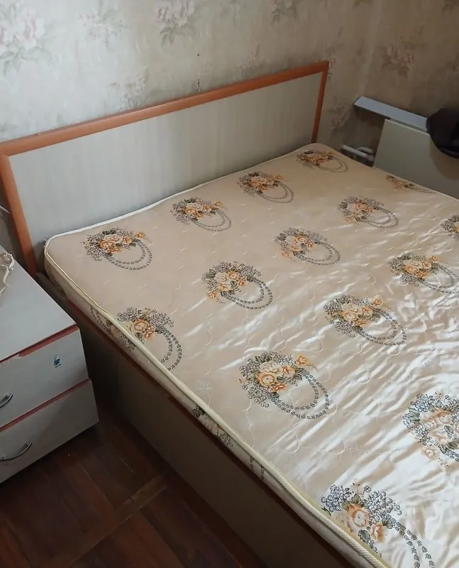 Продам б/у 2х спальную кровать с матрасом 3 Продам б/у 2х спальную кровать с матрасом 3