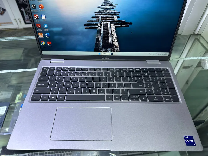 Dell Latitude 5520 3