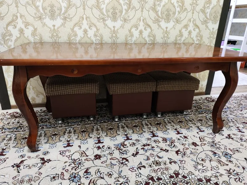 Продам стол 1.6м на 0.8м + 4 пуфика 1 Продам стол 1.6м на 0.8м + 4 пуфика 1