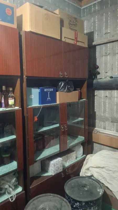 Продам вместительный трёхсекционный шкаф для гостиной. Недорого. — фото 1