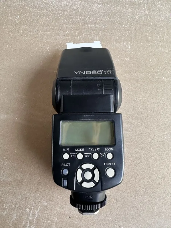 Yongnuo 560 iii фотовспышка — фото 1