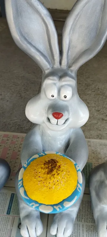 Продаются скульптуры зайцев. 3