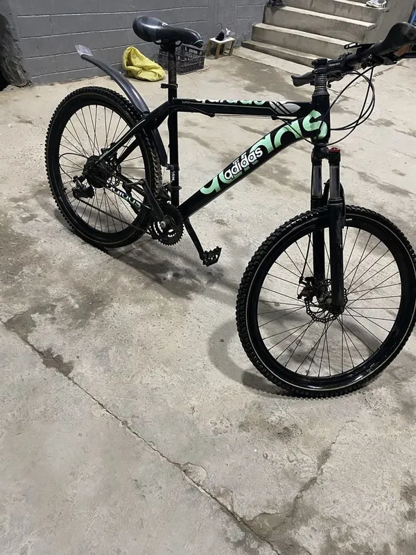 Velosiped adidas 26 pedal bn oldi kamera qoyish kere faqat — фото 2