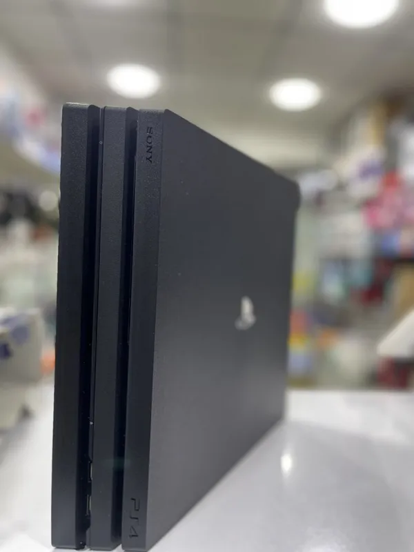 PlayStation 4 Pro 4K 1TB 3