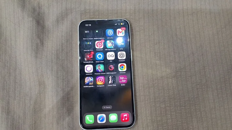 Iphone 13 white 1