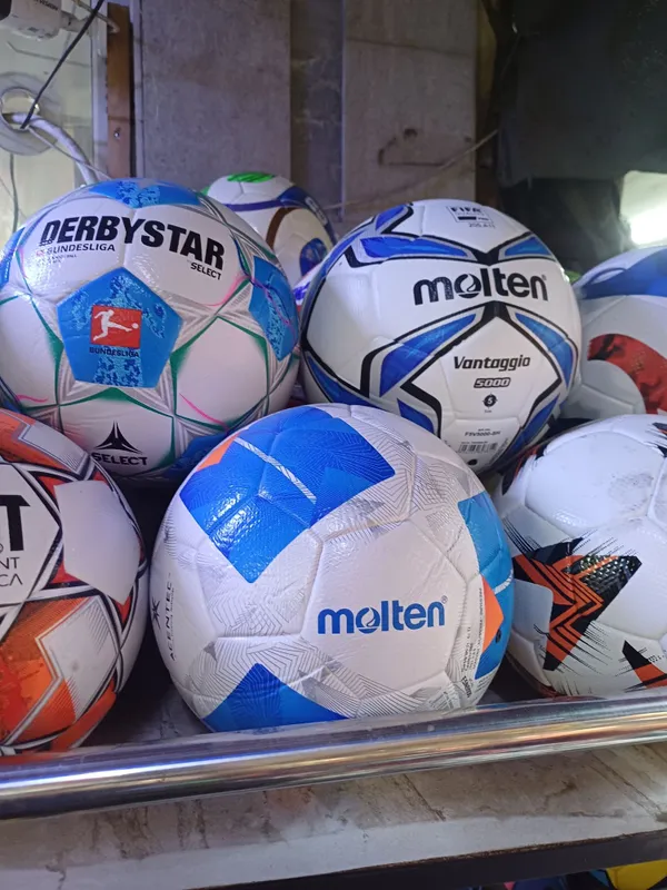 Футбольный мяч BALLONSTAR TENTH Molten 4 Футбольный мяч BALLONSTAR TENTH Molten 4