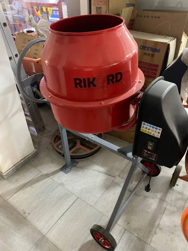 Бетономешалка 180L