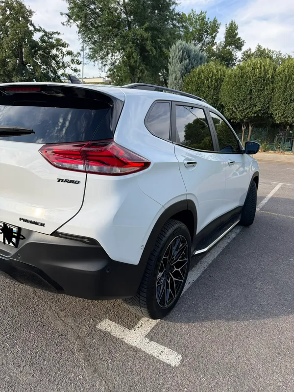 Chevrolet Tracker 2 4 Chevrolet Tracker 2 4