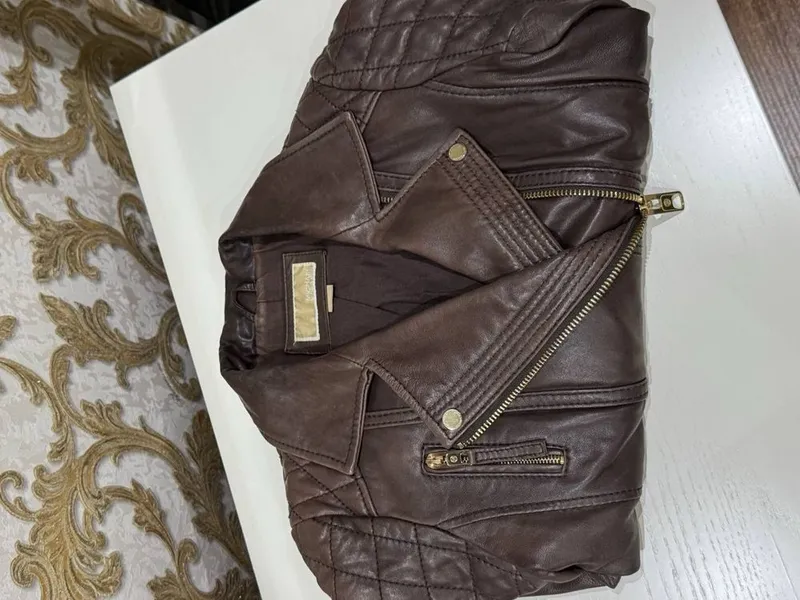Кожаная куртка Michael Kors, б/у, в хорошем состоянии — фото 6 Кожаная куртка Michael Kors, б/у, в хорошем состоянии — фото 6