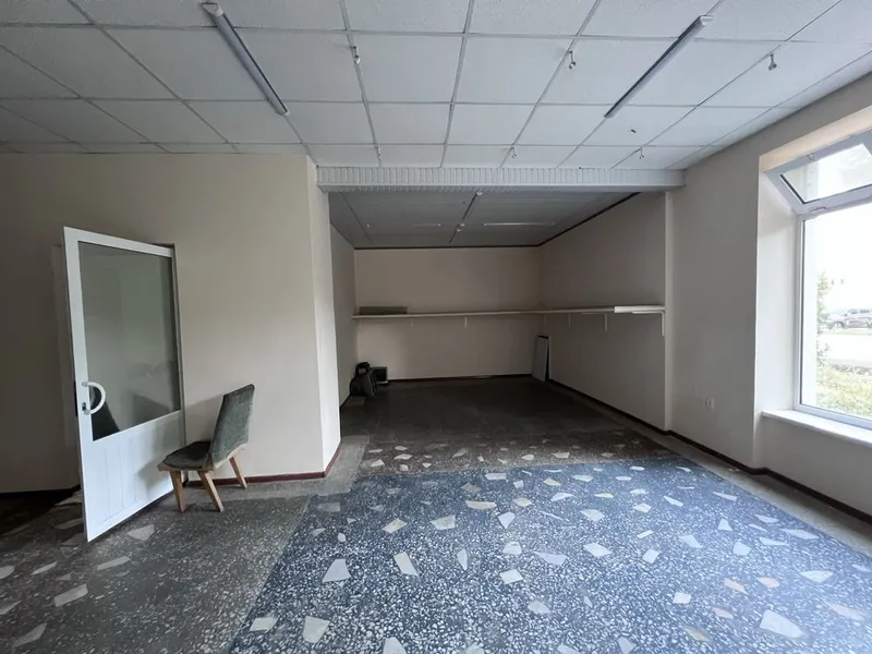 Продаётся нежилое помещение в Чирчике 5