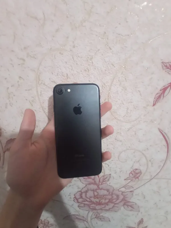 iPhone 7 32GB регион AH/A 3