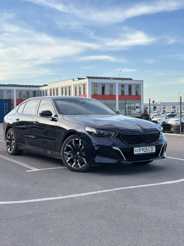 Bmw i5 40L m paket 713km zapas hod2025 с телевизором и проекцией 1 Bmw i5 40L m paket 713km zapas hod2025 с телевизором и проекцией 1