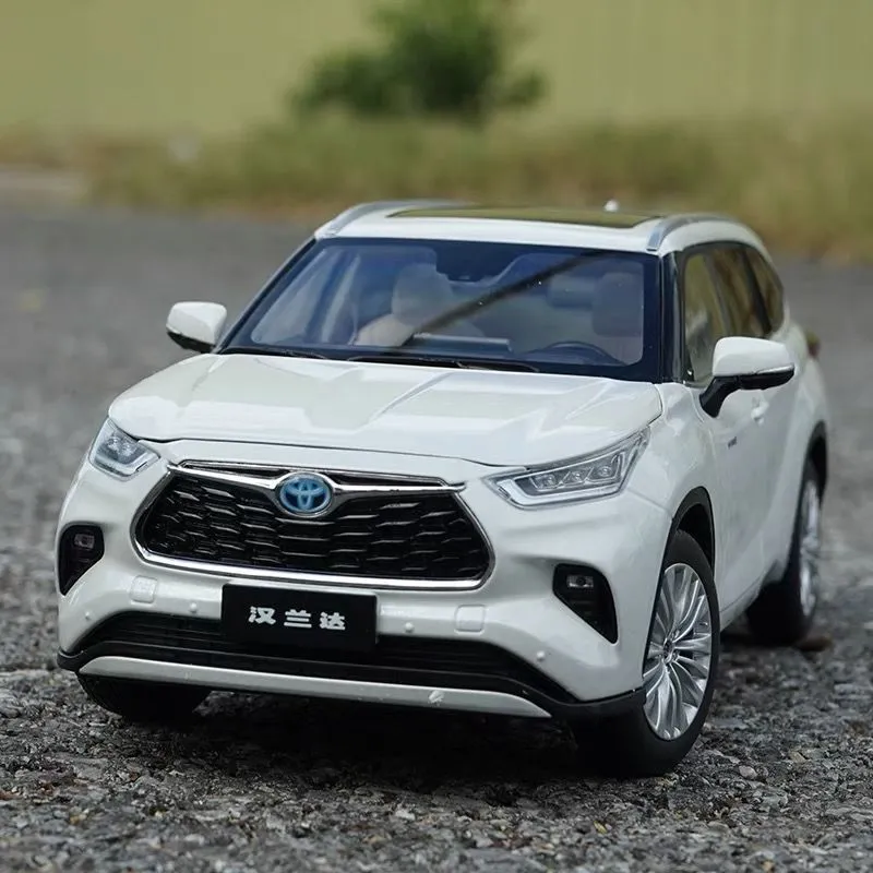 Toyota higlander hybrid 1:18 modeli birga bir(o’yinchoq)