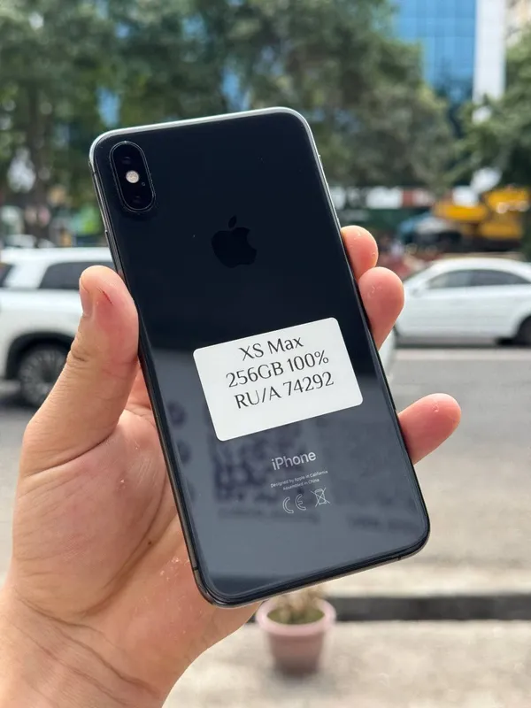 IPhone XS Max. . 2