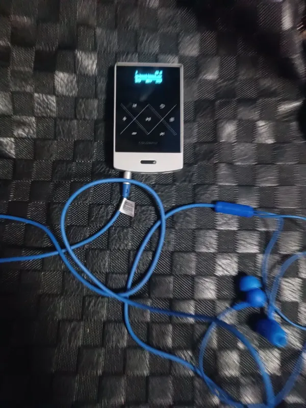 Assalom alekum Mp3 Player Sotiladi 8Gb Colorfly C3 — фото 2