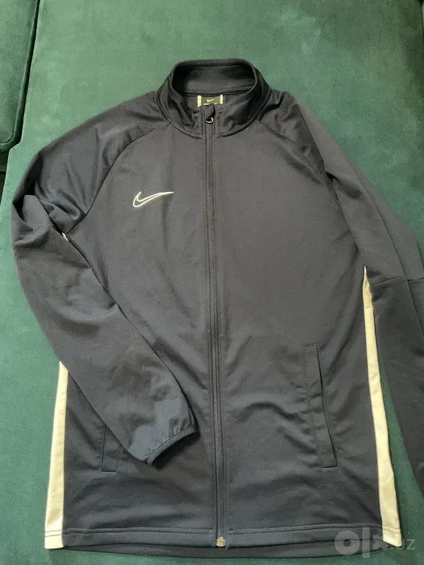 Спротивный костюм Nike,оригинал б/у в отличном состоянии 1 Спротивный костюм Nike,оригинал б/у в отличном состоянии 1