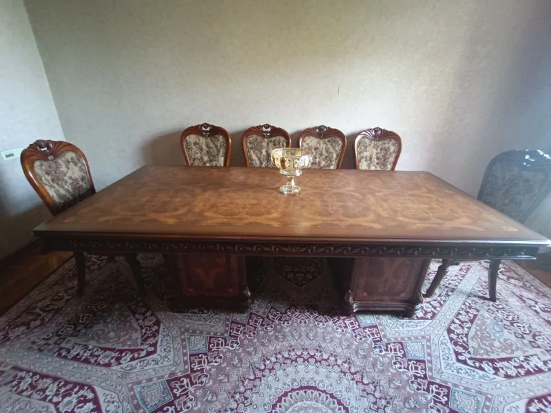 Продается стол и 6 стульев