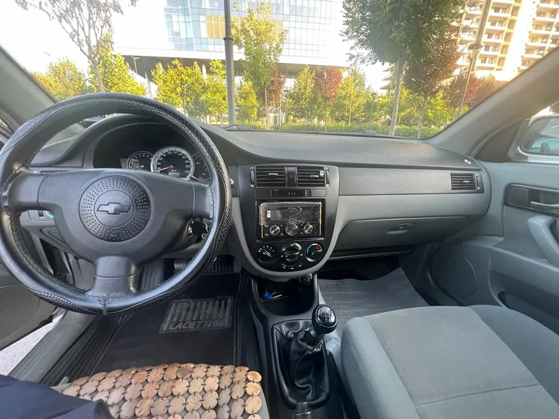 Chevrolet Lacetti 1.8 MT 3