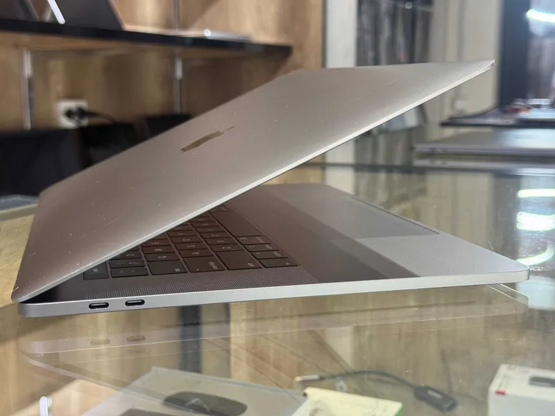 Macbook PRO 15 2019г Core i7 Radeon Pro 555X 4Gb ram 16 ssd 512 — фото 1