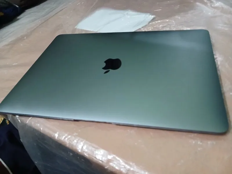 MacBook Air M1.. 1 MacBook Air M1.. 1