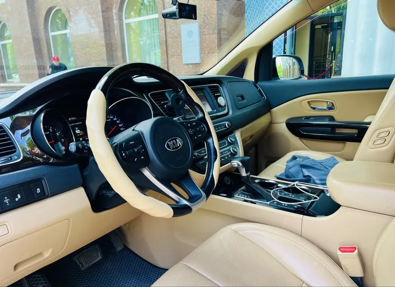 Продаю Kia Carnival Grand Dubai в идеальном состоянии — фото 1